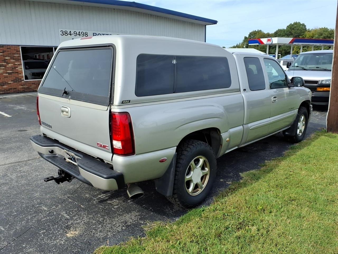 GMC Sierra Denali Ext Cab 143.5" WB 2004