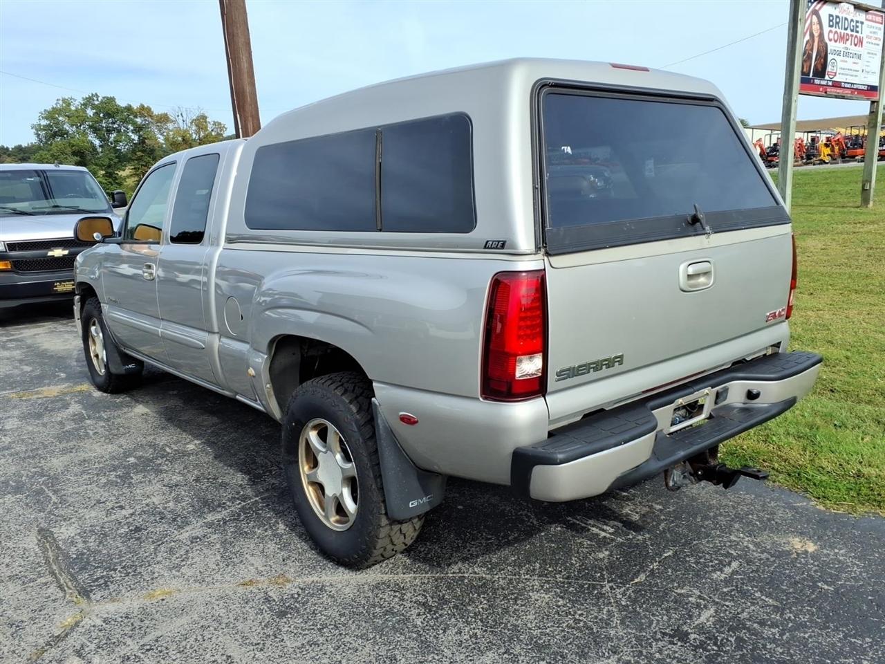 GMC Sierra Denali Ext Cab 143.5" WB 2004