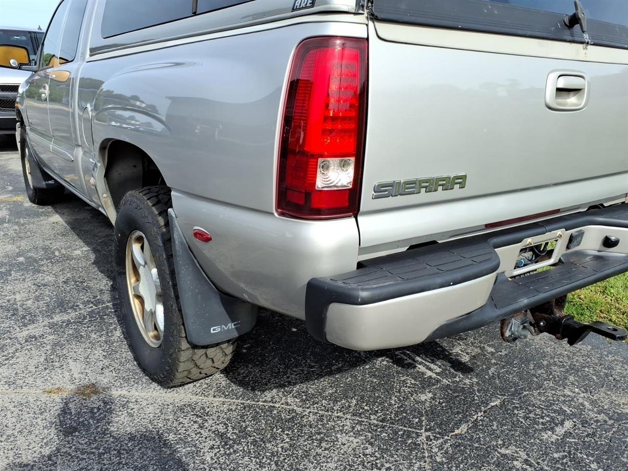 GMC Sierra Denali Ext Cab 143.5" WB 2004