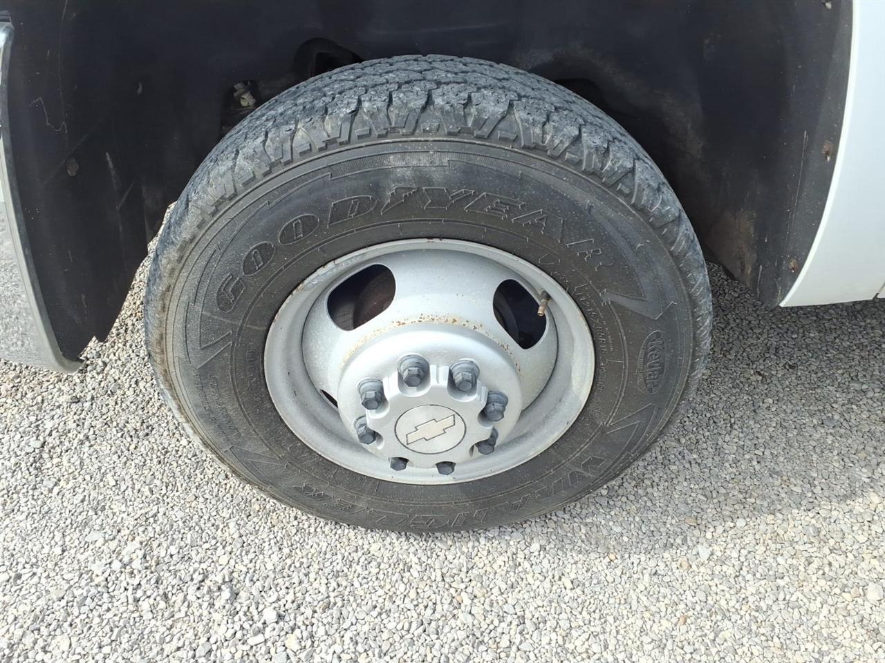 Chevrolet Silverado 3500HD 2WD Reg Cab 161.5" WB, 84.9" CA WT 2007
