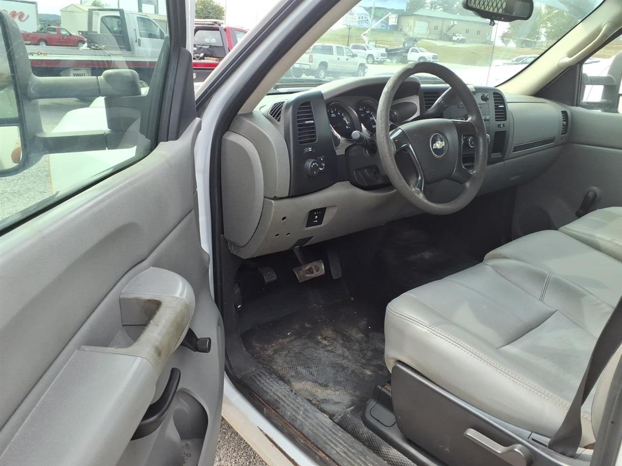 Chevrolet Silverado 3500HD 2WD Reg Cab 161.5" WB, 84.9" CA WT 2007