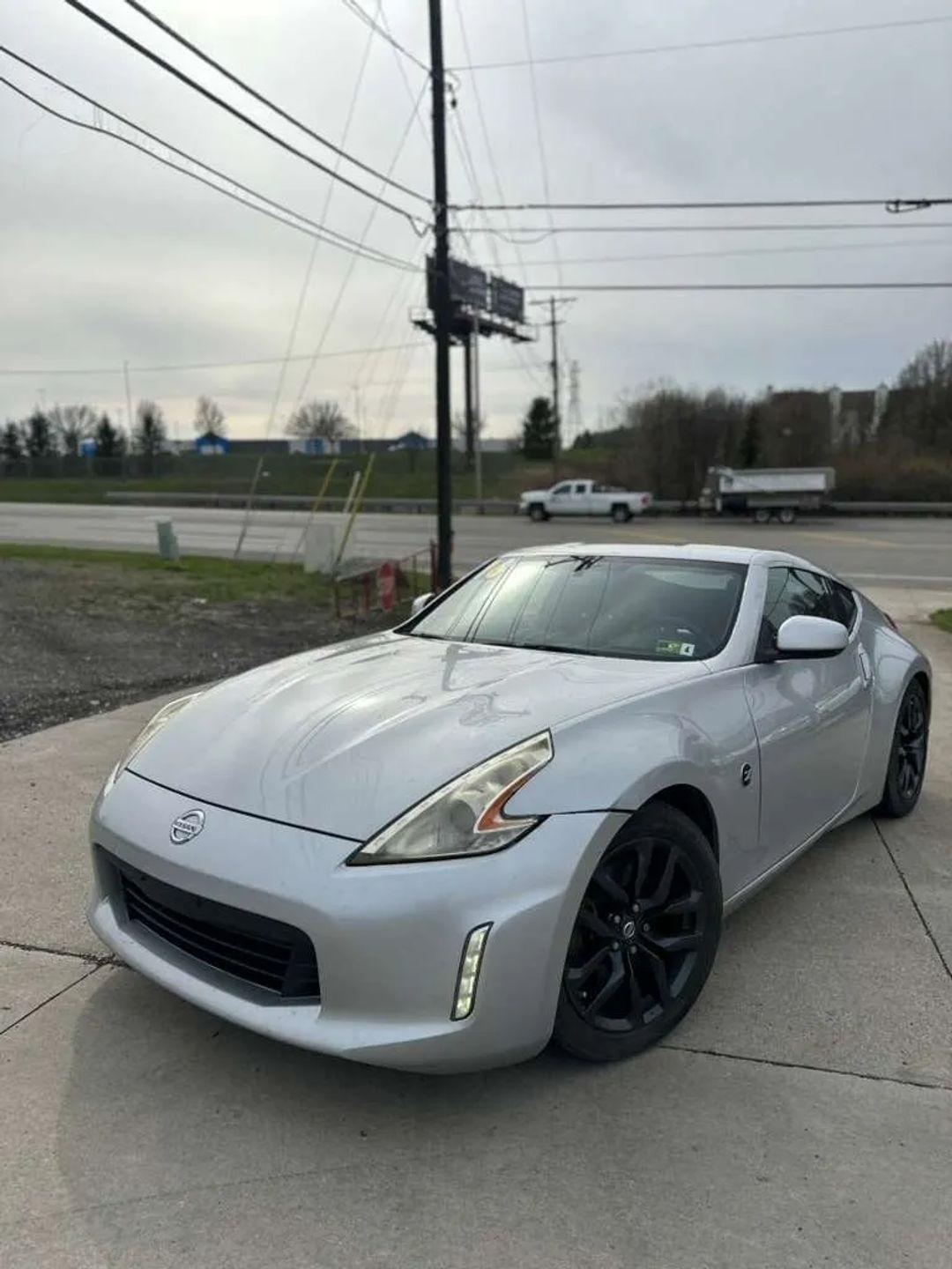 Nissan Z 370Z Coupe 6MT 2016
