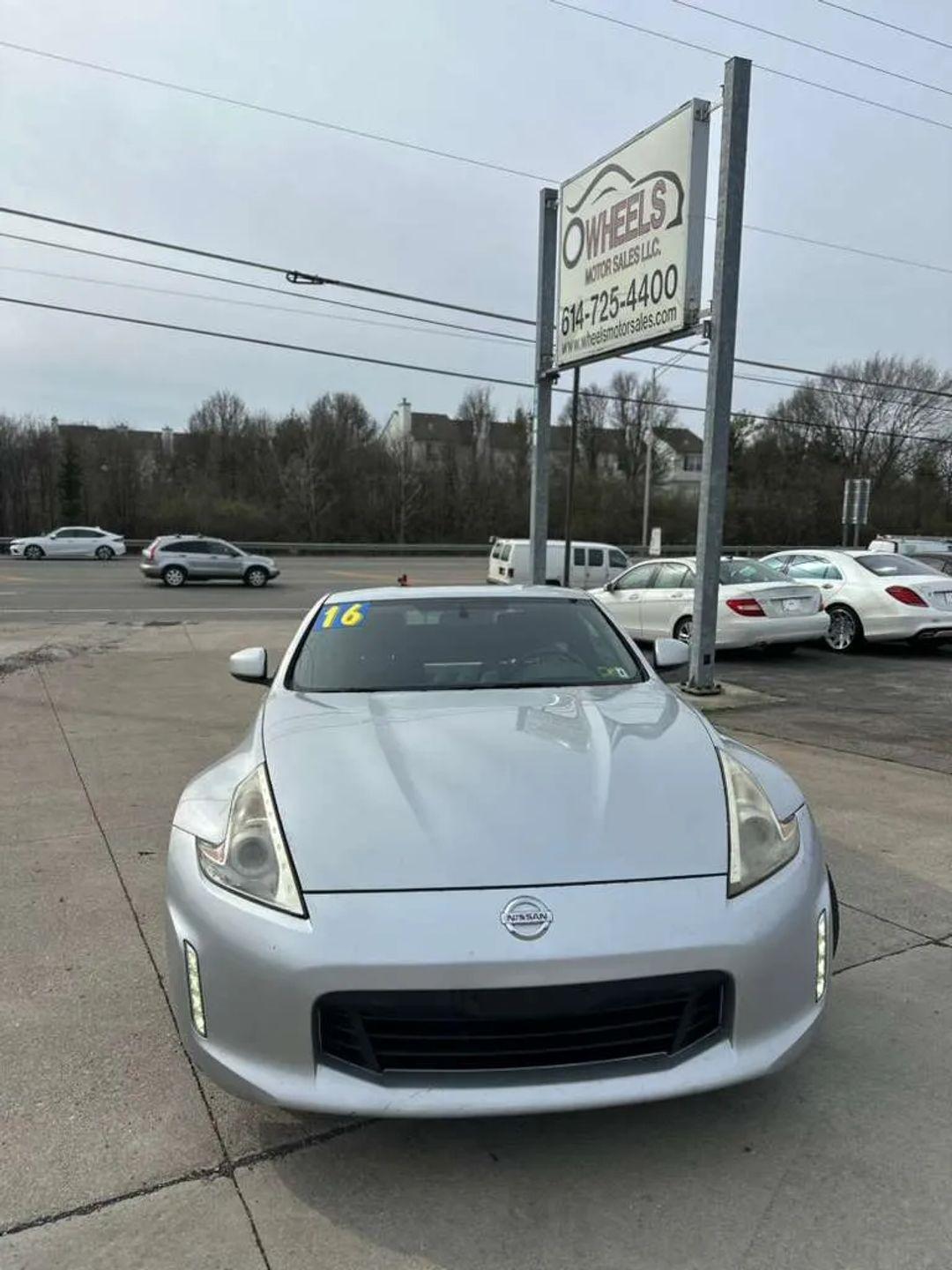 Nissan Z 370Z Coupe 6MT 2016