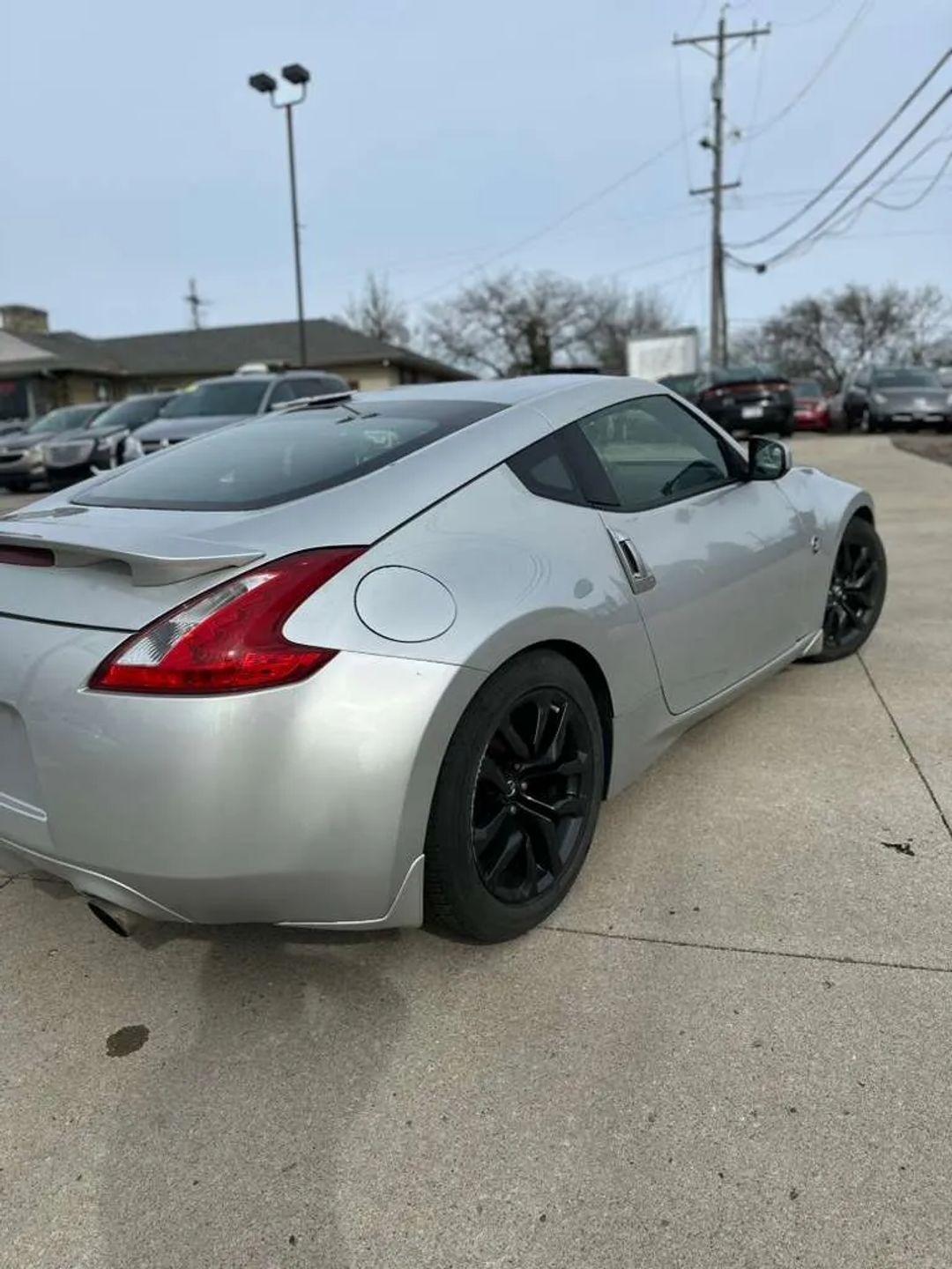 Nissan Z 370Z Coupe 6MT 2016