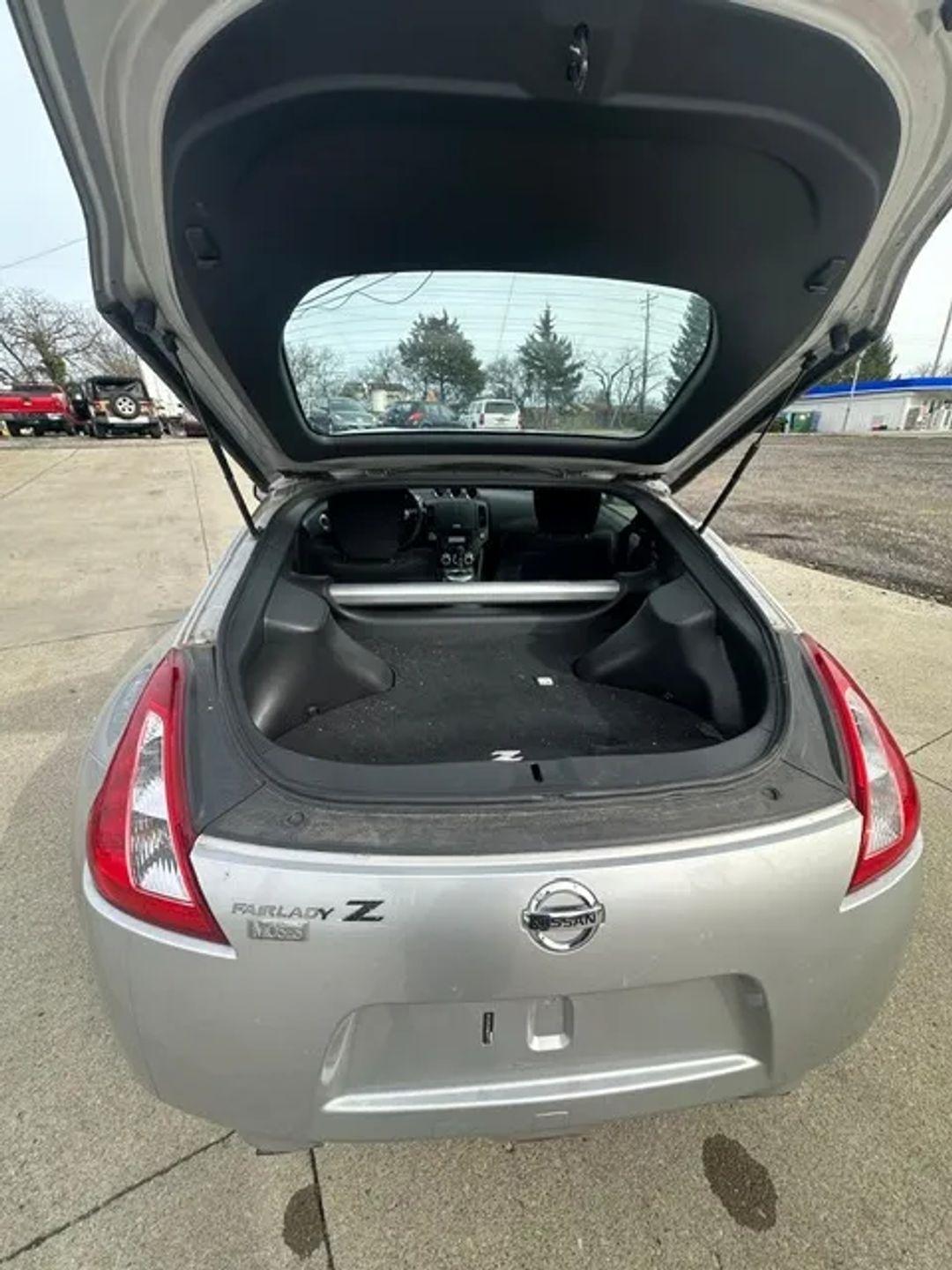 Nissan Z 370Z Coupe 6MT 2016