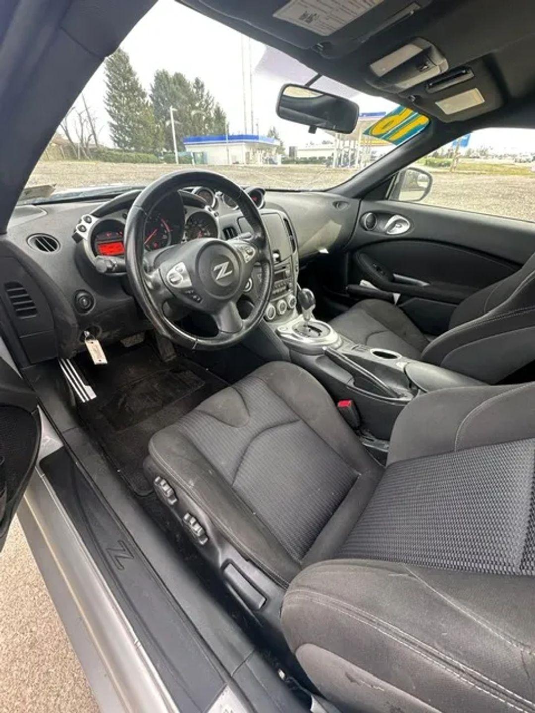 Nissan Z 370Z Coupe 6MT 2016