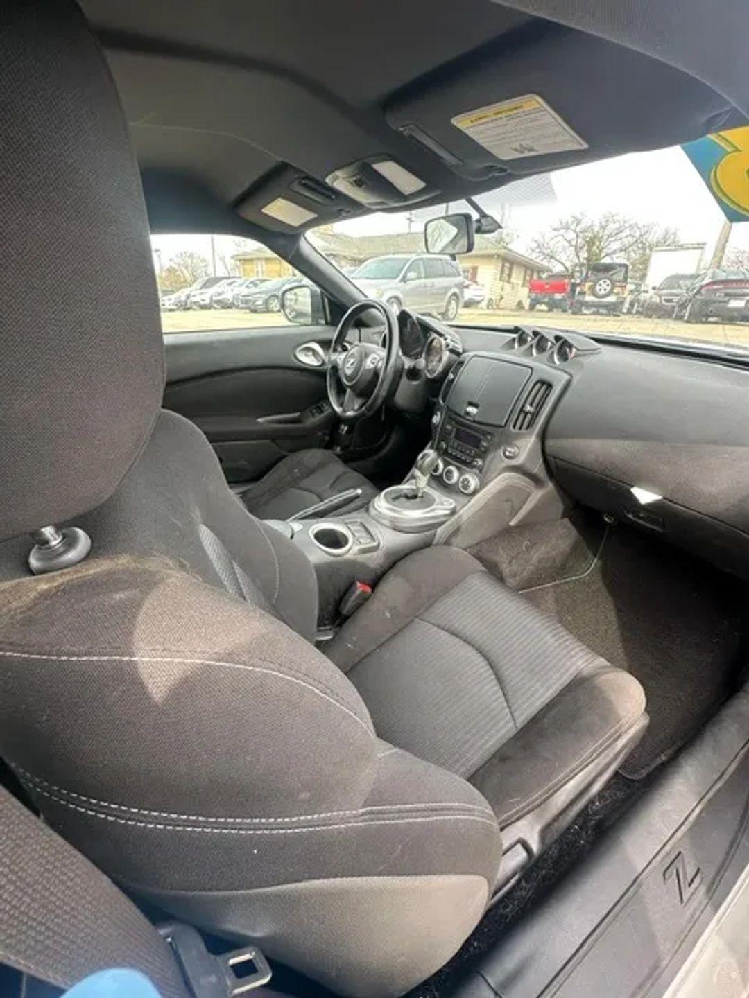 Nissan Z 370Z Coupe 6MT 2016