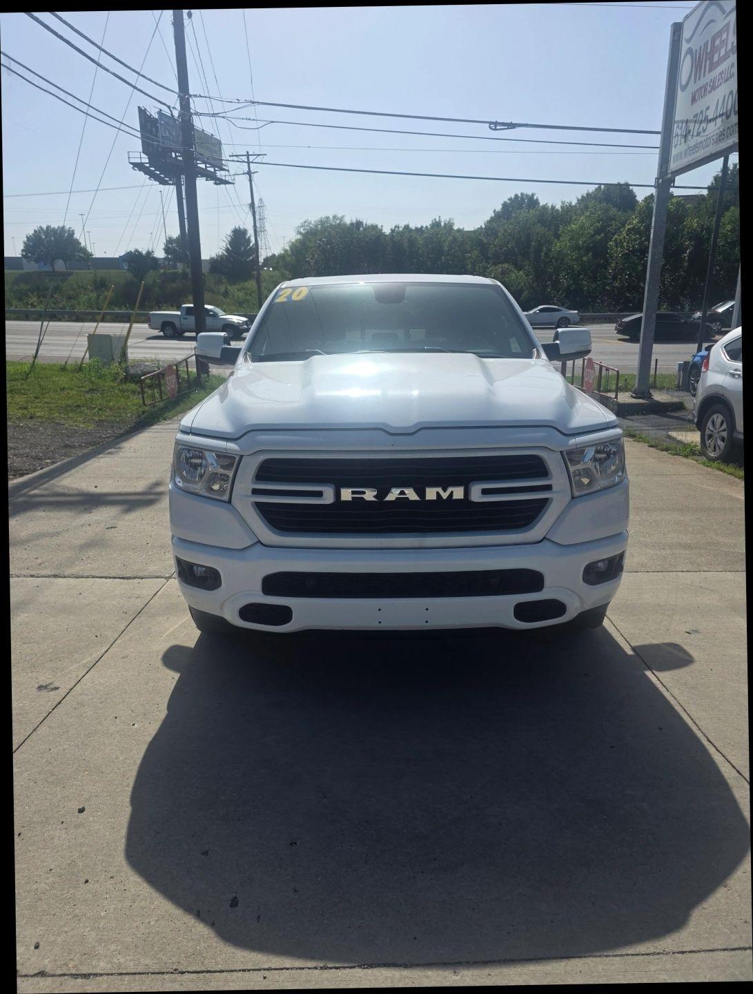 RAM 1500 Big Horn Crew Cab SWB 4WD 2020