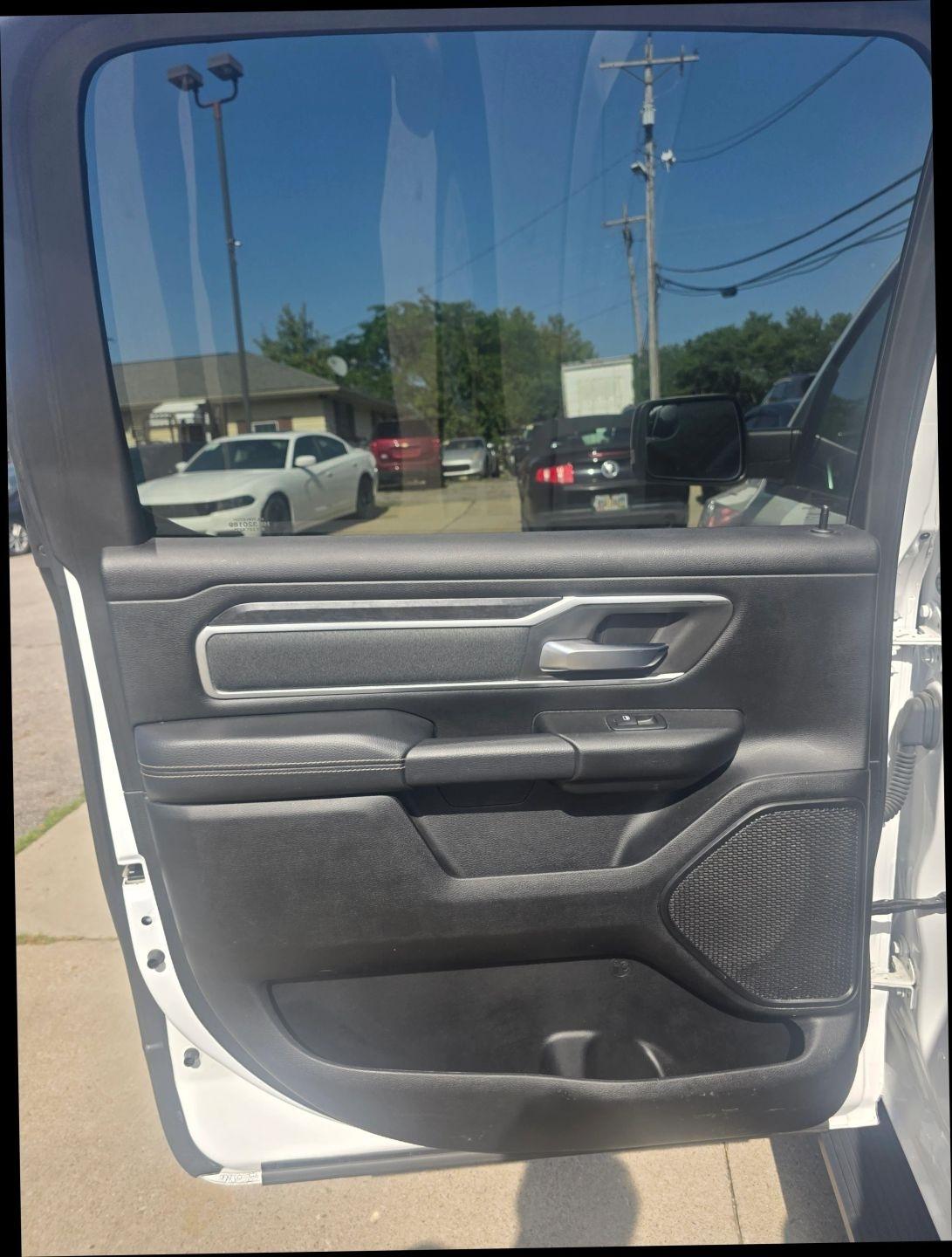 RAM 1500 Big Horn Crew Cab SWB 4WD 2020
