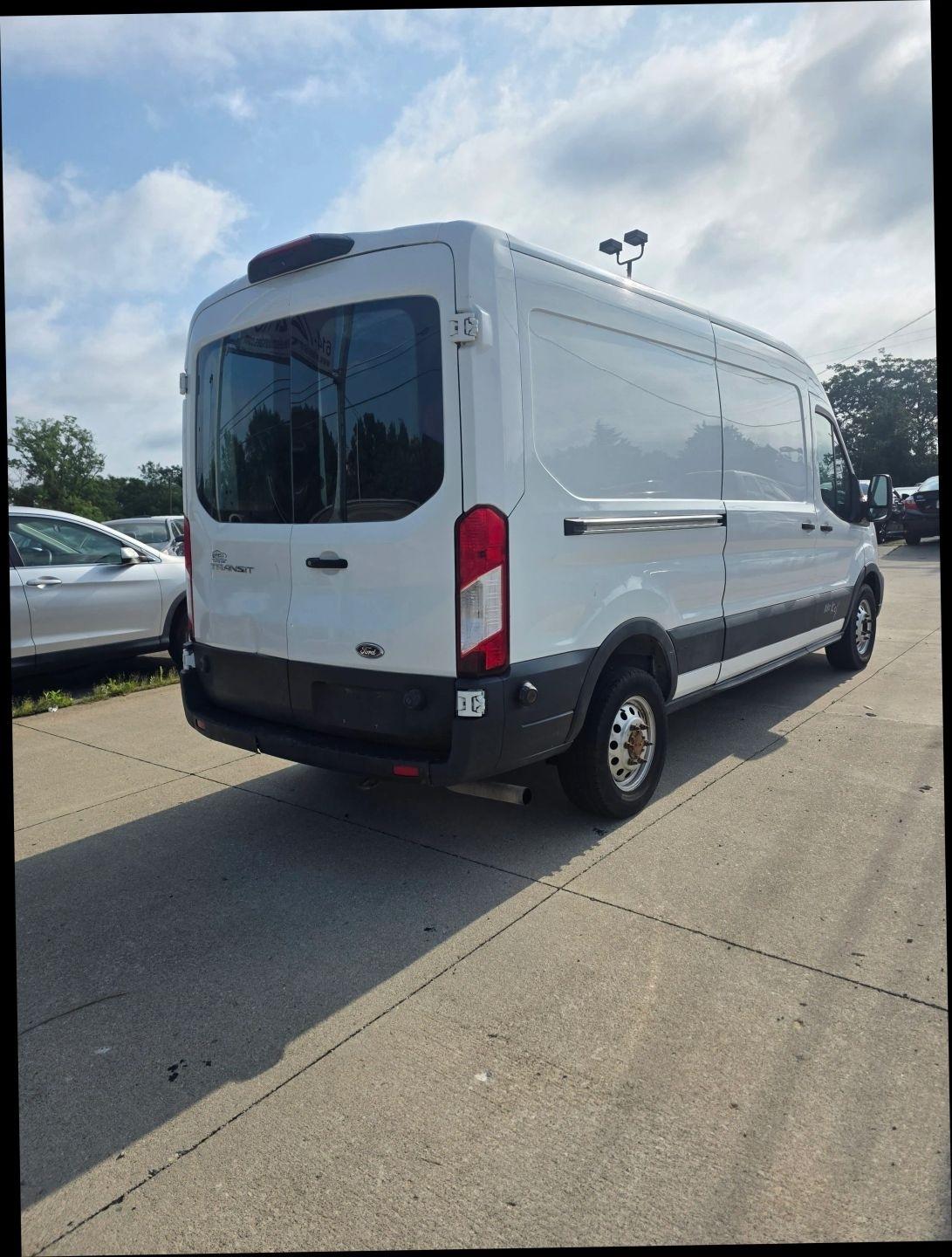 Ford Transit 250 Van Med. Roof w/Sliding Pass. 148-in. WB 2020