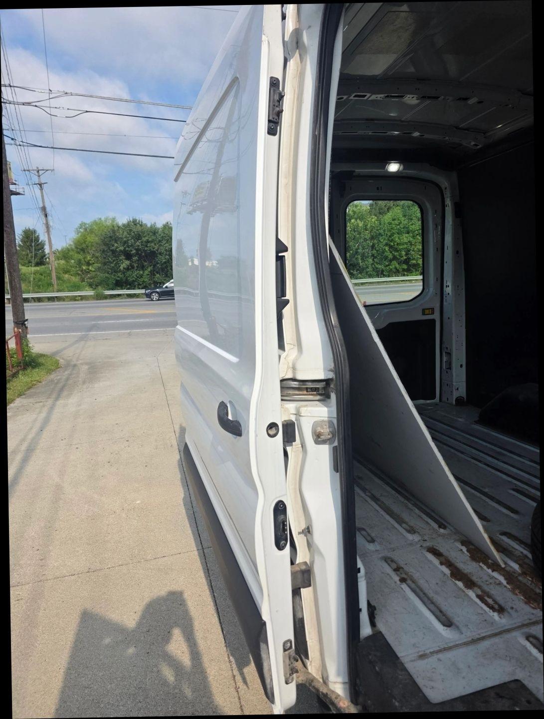 Ford Transit 250 Van Med. Roof w/Sliding Pass. 148-in. WB 2020