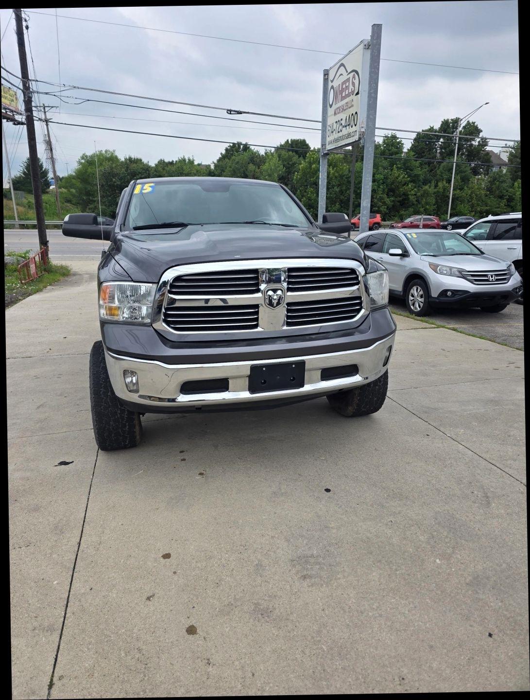 RAM 1500 SLT Quad Cab 4WD 2015