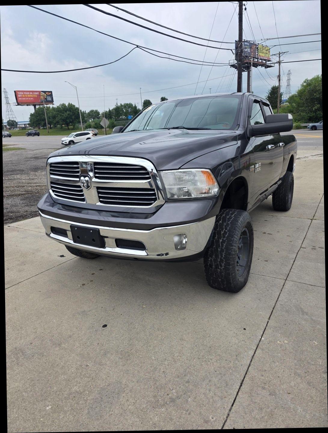 RAM 1500 SLT Quad Cab 4WD 2015