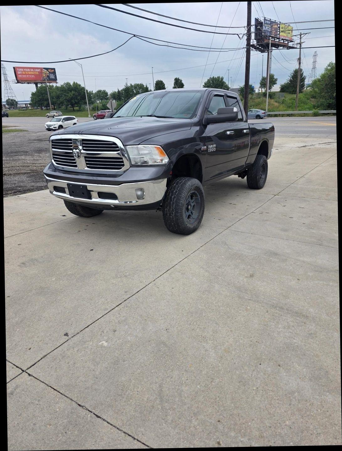 RAM 1500 SLT Quad Cab 4WD 2015