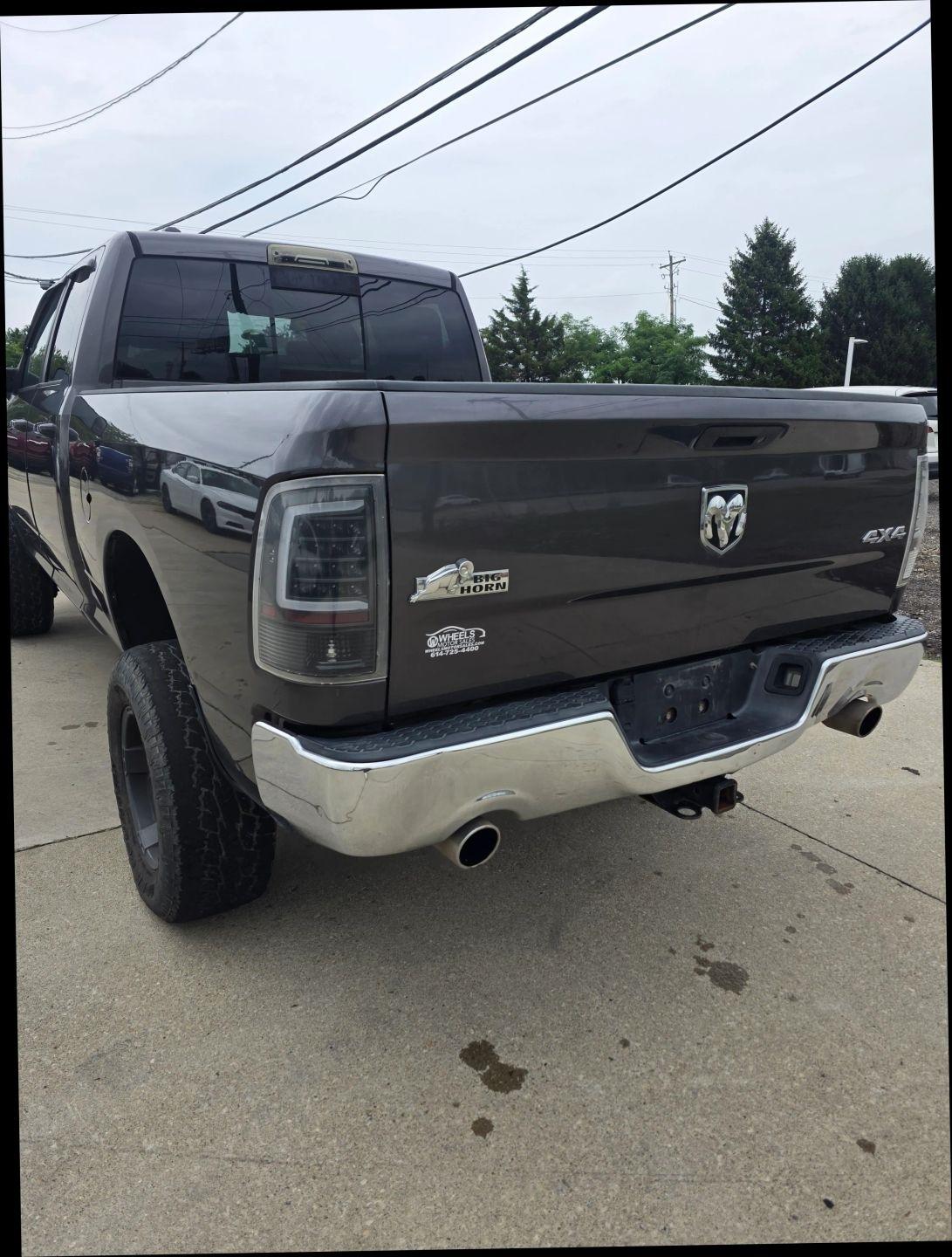 RAM 1500 SLT Quad Cab 4WD 2015