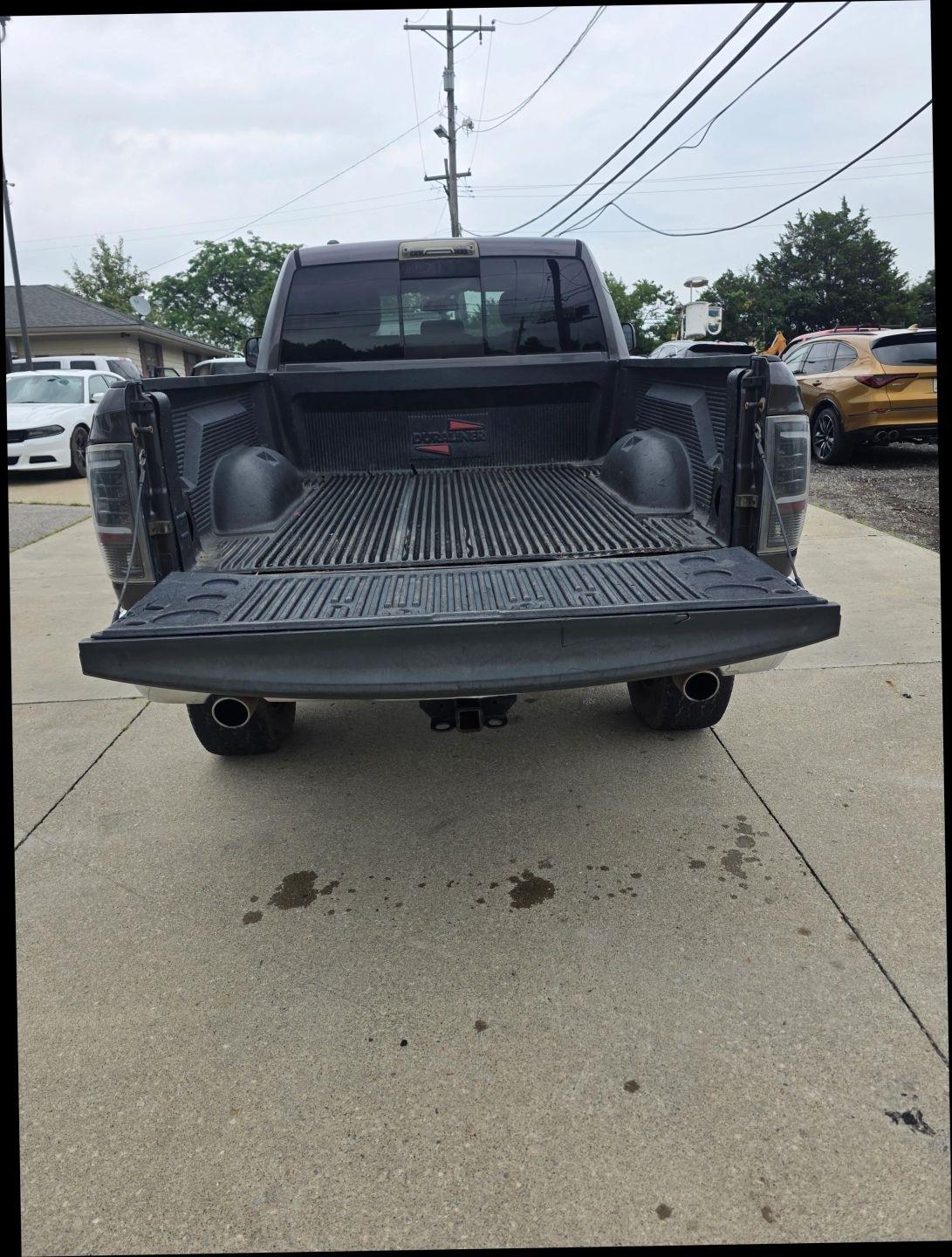 RAM 1500 SLT Quad Cab 4WD 2015