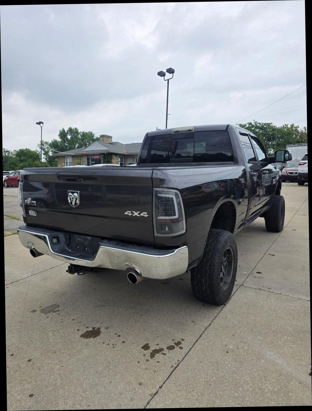 RAM 1500 SLT Quad Cab 4WD 2015