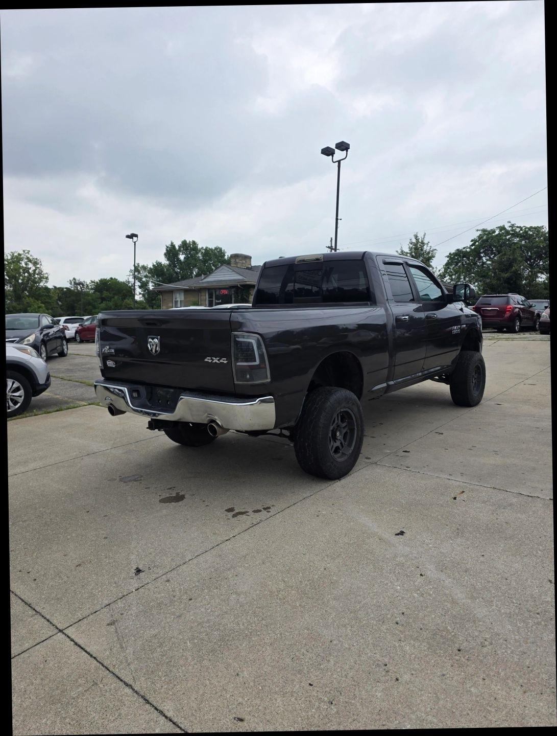 RAM 1500 SLT Quad Cab 4WD 2015
