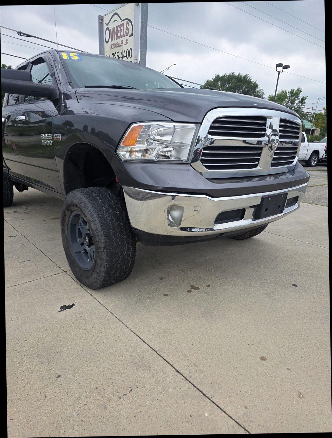 RAM 1500 SLT Quad Cab 4WD 2015