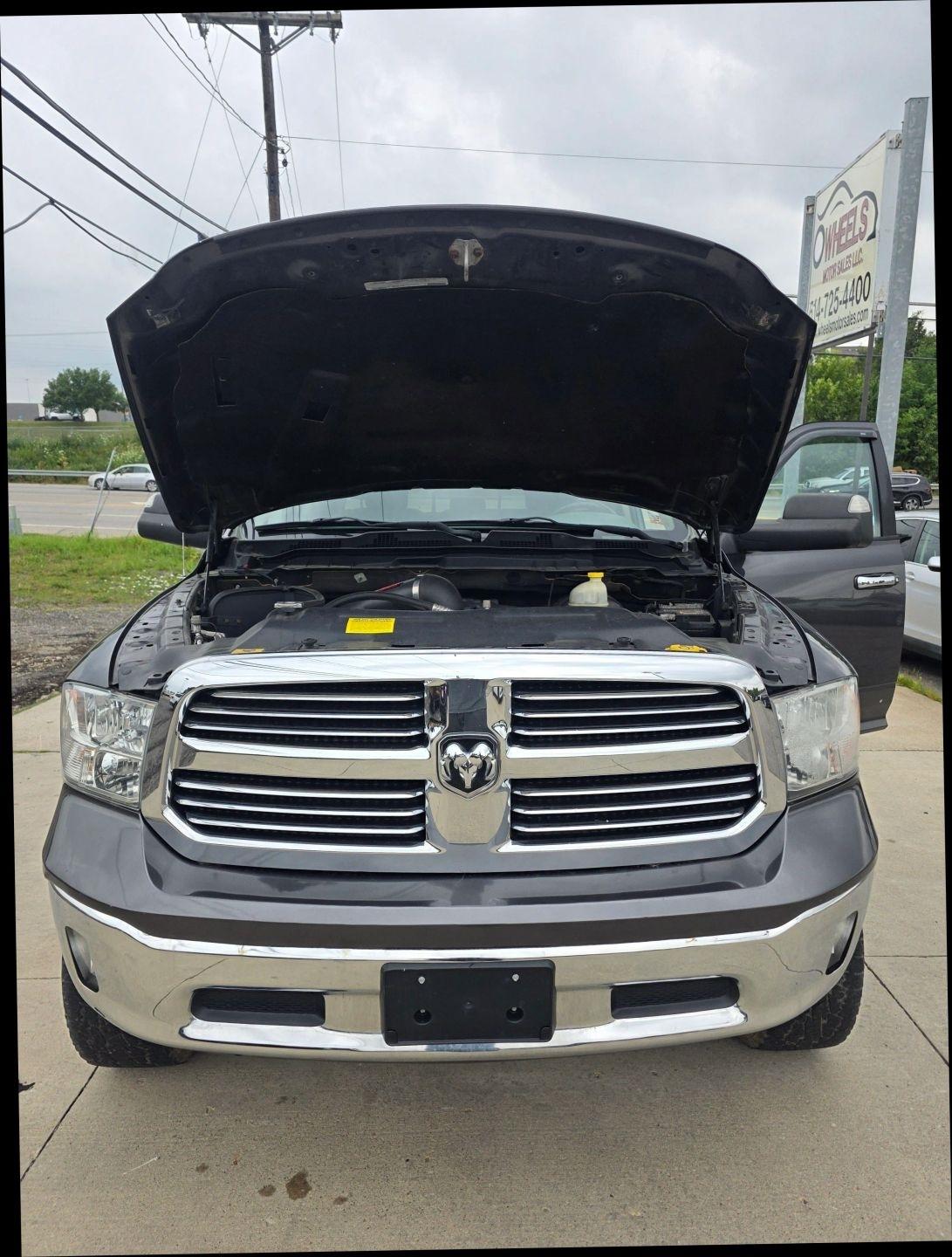 RAM 1500 SLT Quad Cab 4WD 2015