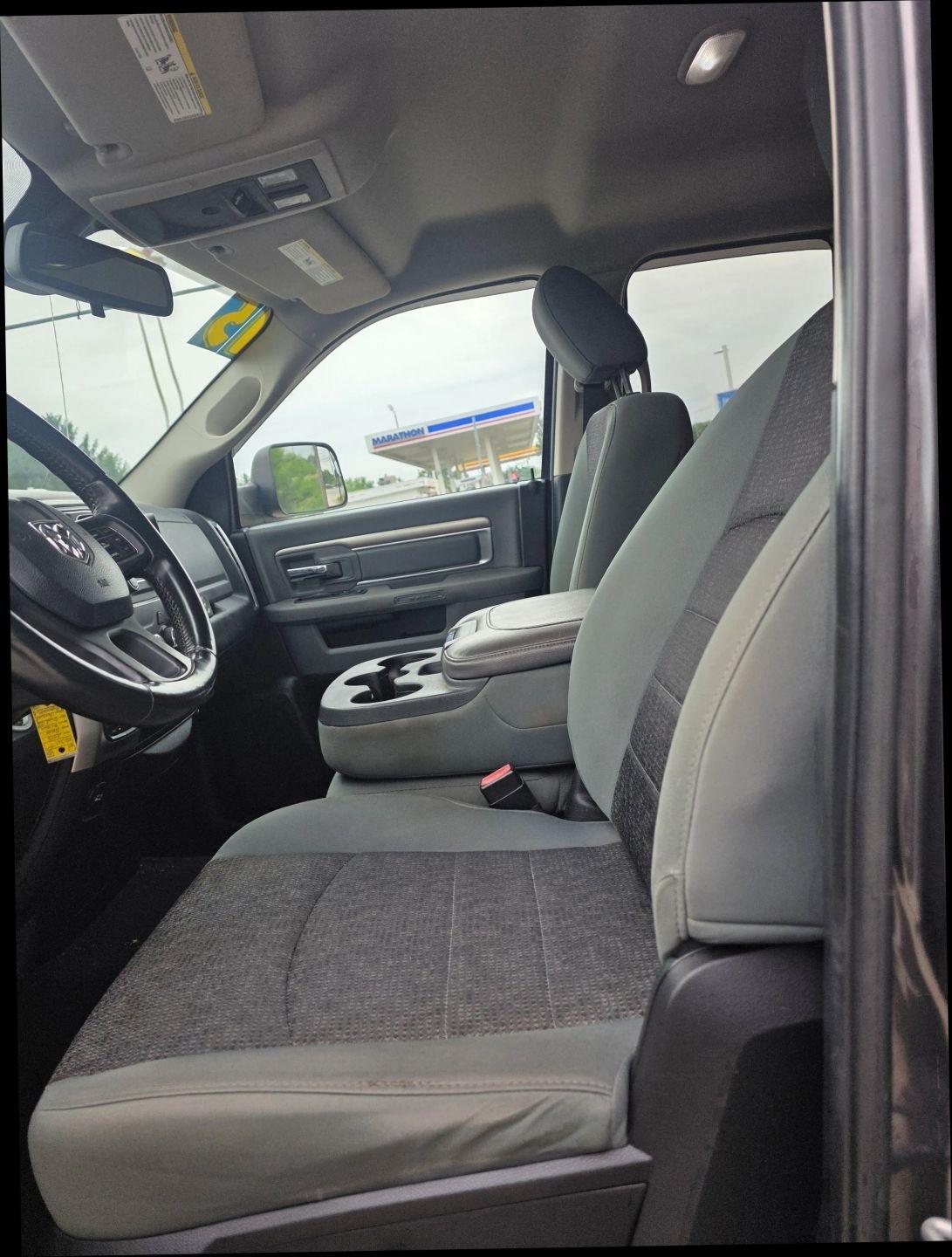 RAM 1500 SLT Quad Cab 4WD 2015