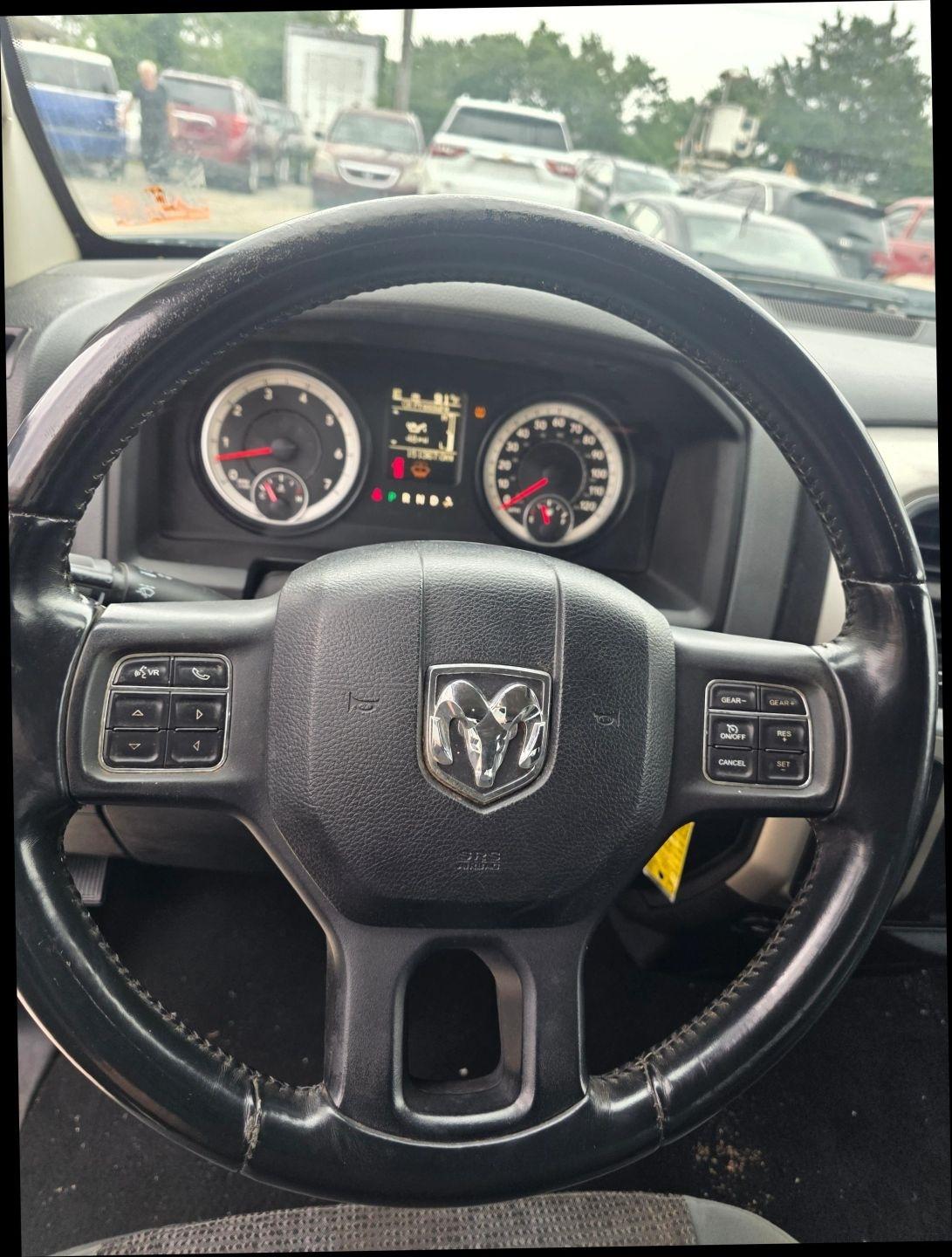 RAM 1500 SLT Quad Cab 4WD 2015