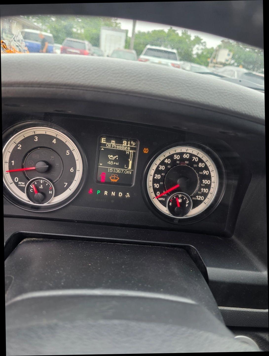 RAM 1500 SLT Quad Cab 4WD 2015