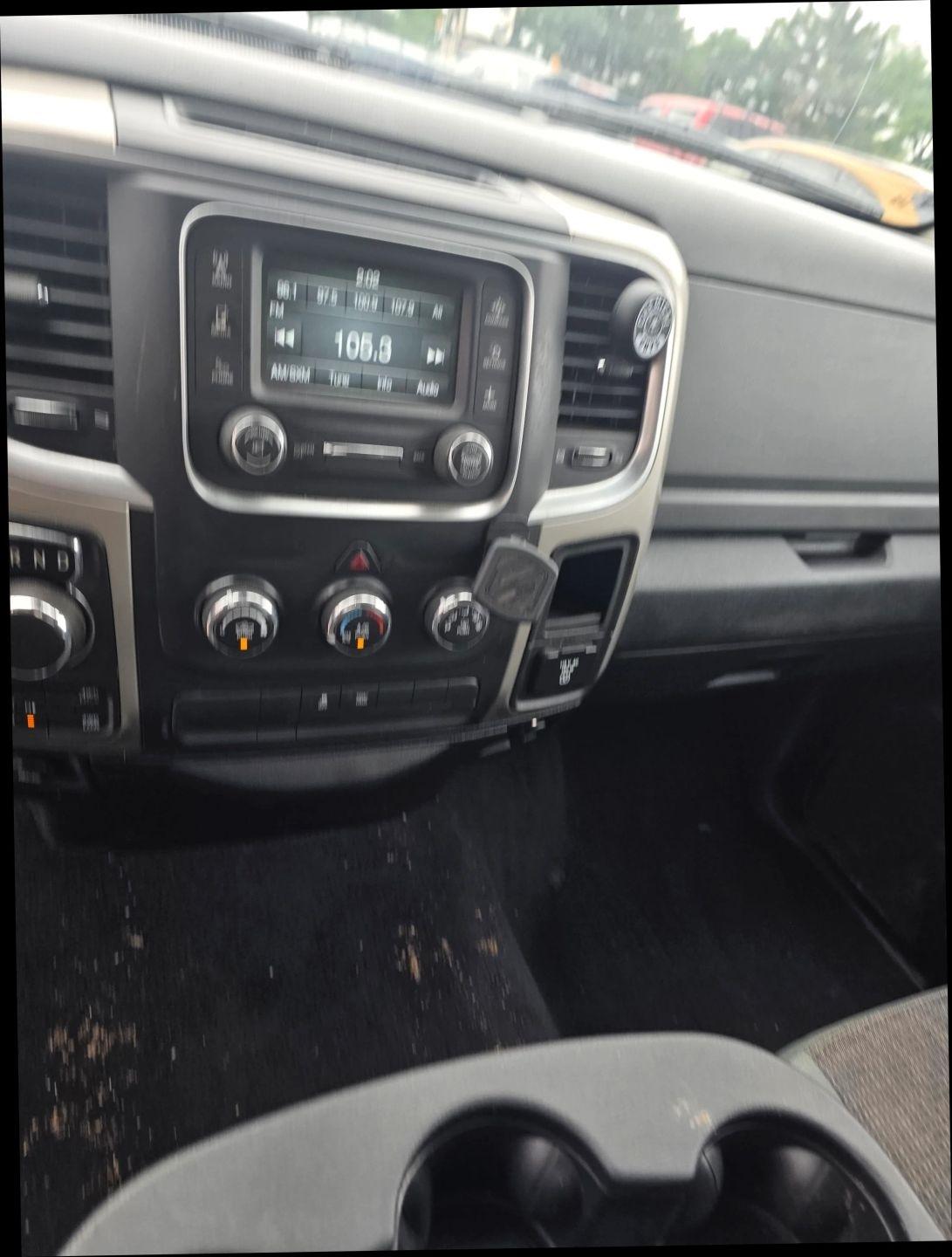 RAM 1500 SLT Quad Cab 4WD 2015