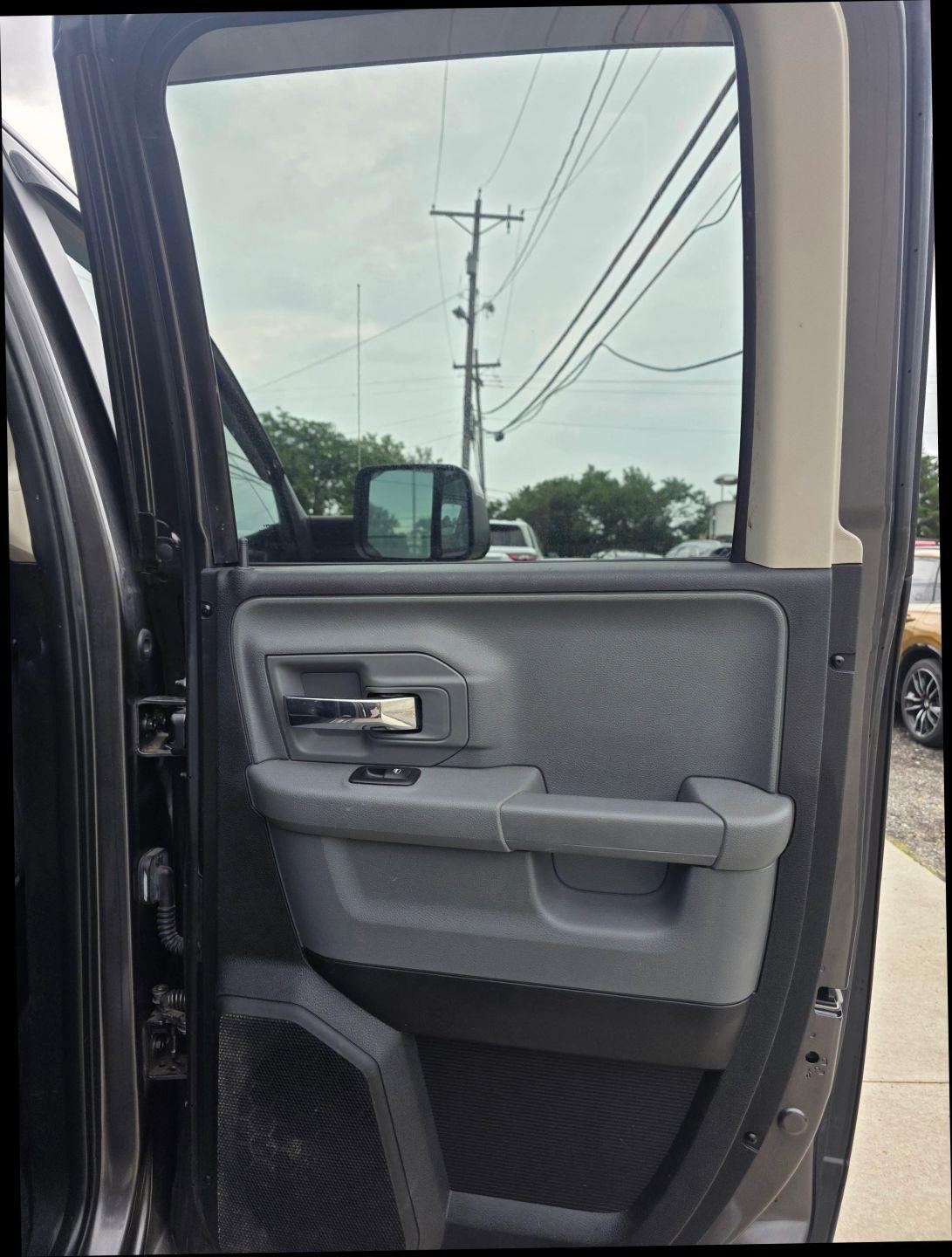 RAM 1500 SLT Quad Cab 4WD 2015