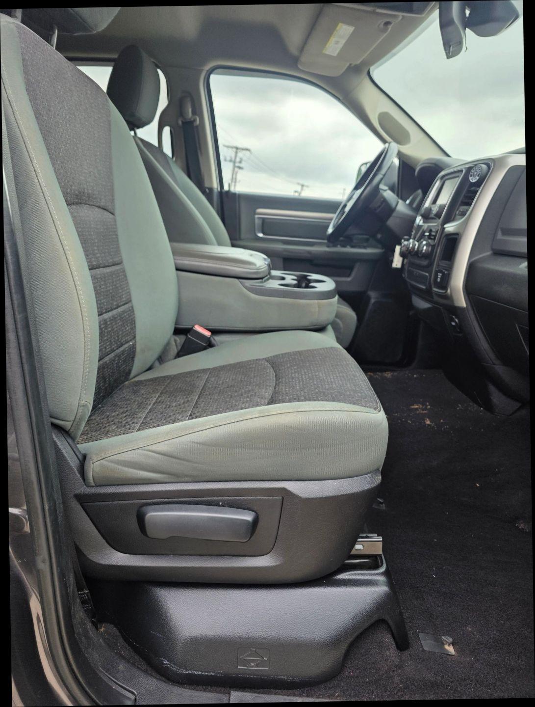 RAM 1500 SLT Quad Cab 4WD 2015