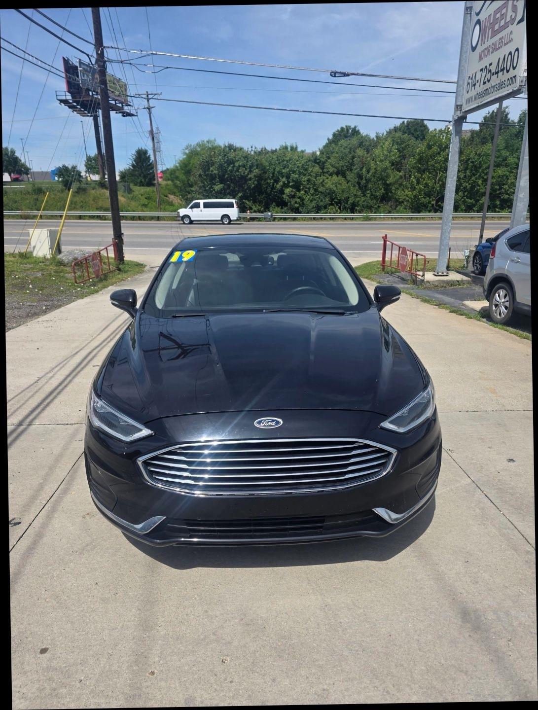 Ford Fusion Hybrid SEL 2019