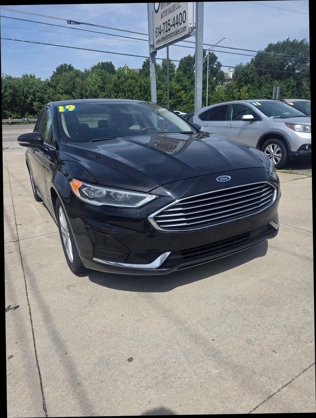 Ford Fusion Hybrid SEL 2019