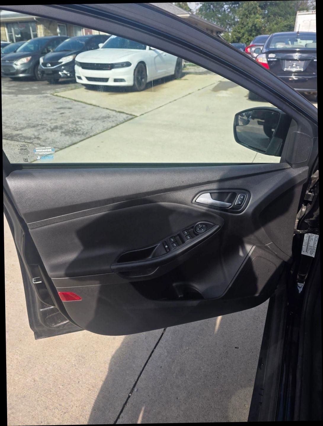 Ford Focus SE Sedan 2017