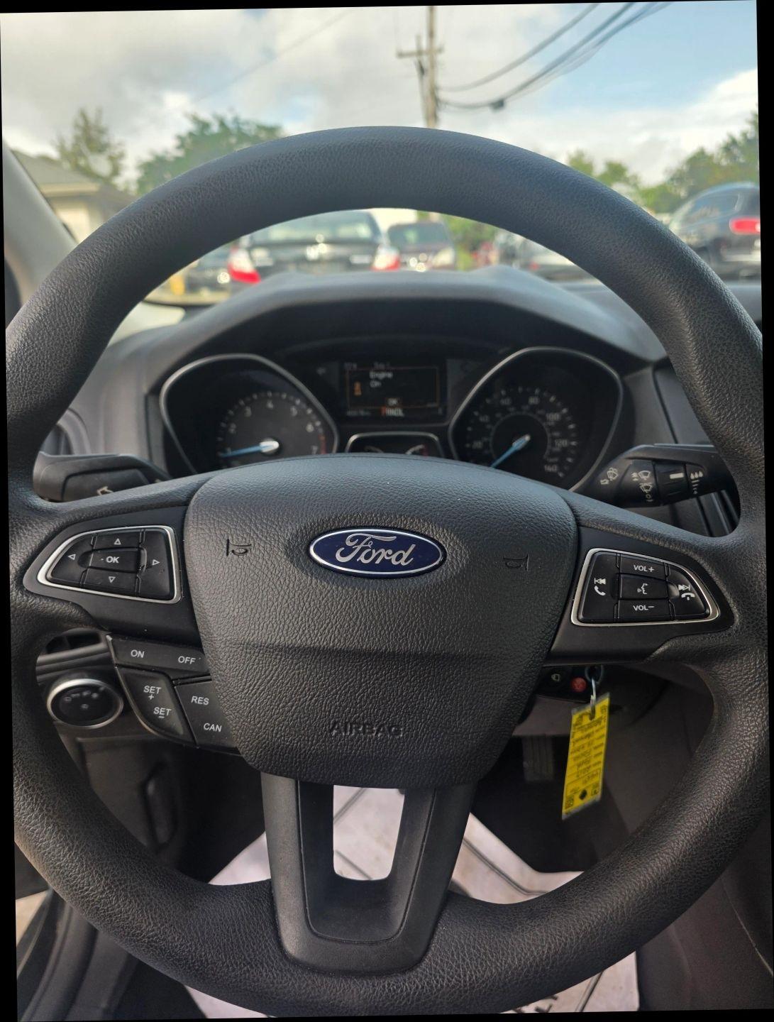 Ford Focus SE Sedan 2017