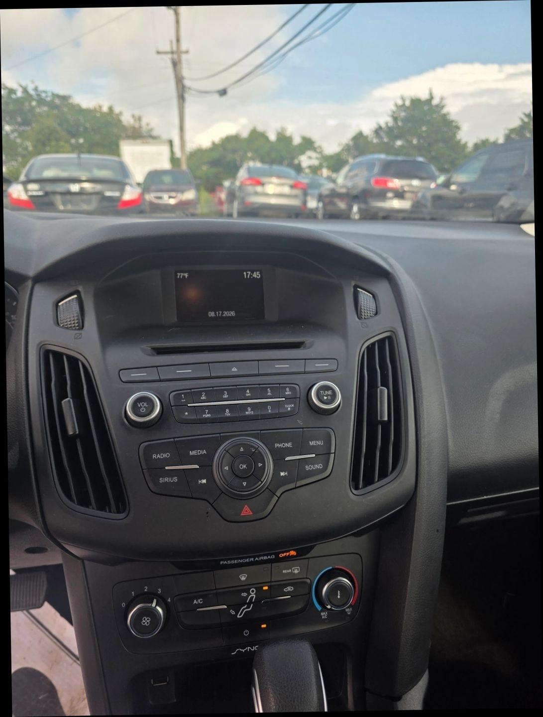 Ford Focus SE Sedan 2017