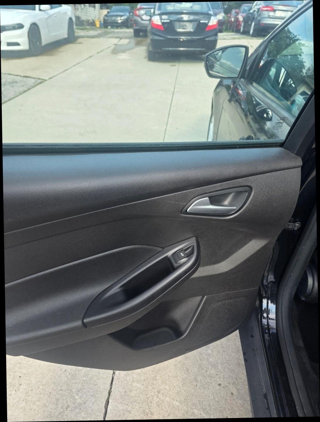 Ford Focus SE Sedan 2017