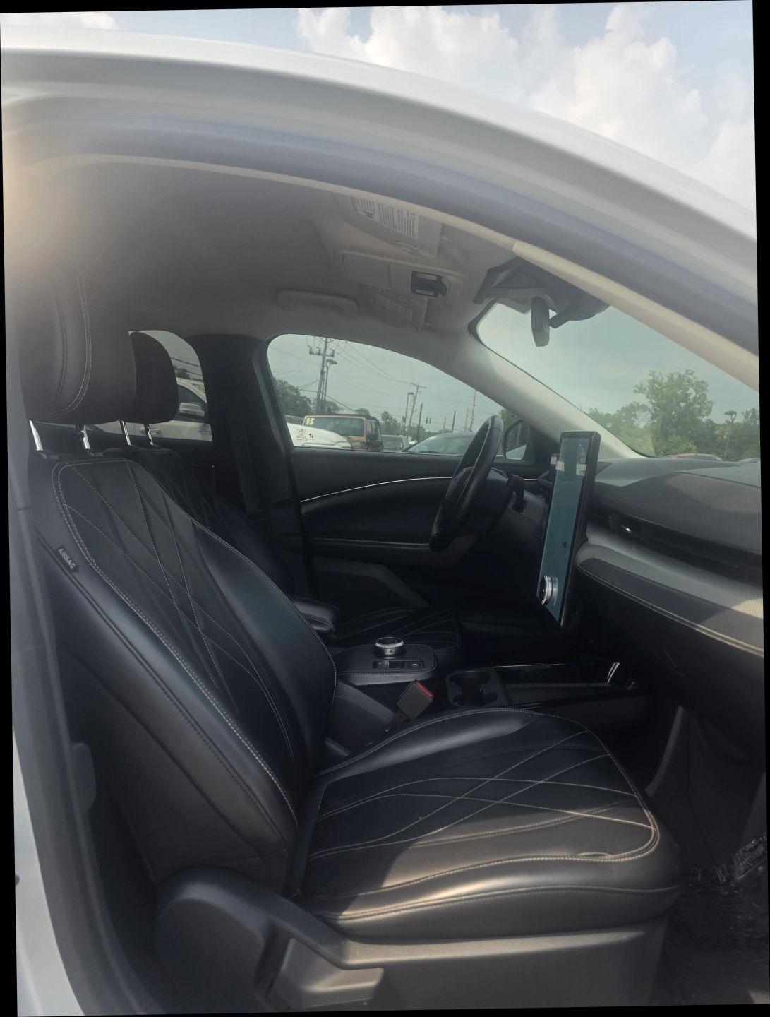 Ford Mustang Mach-E Select AWD 2021