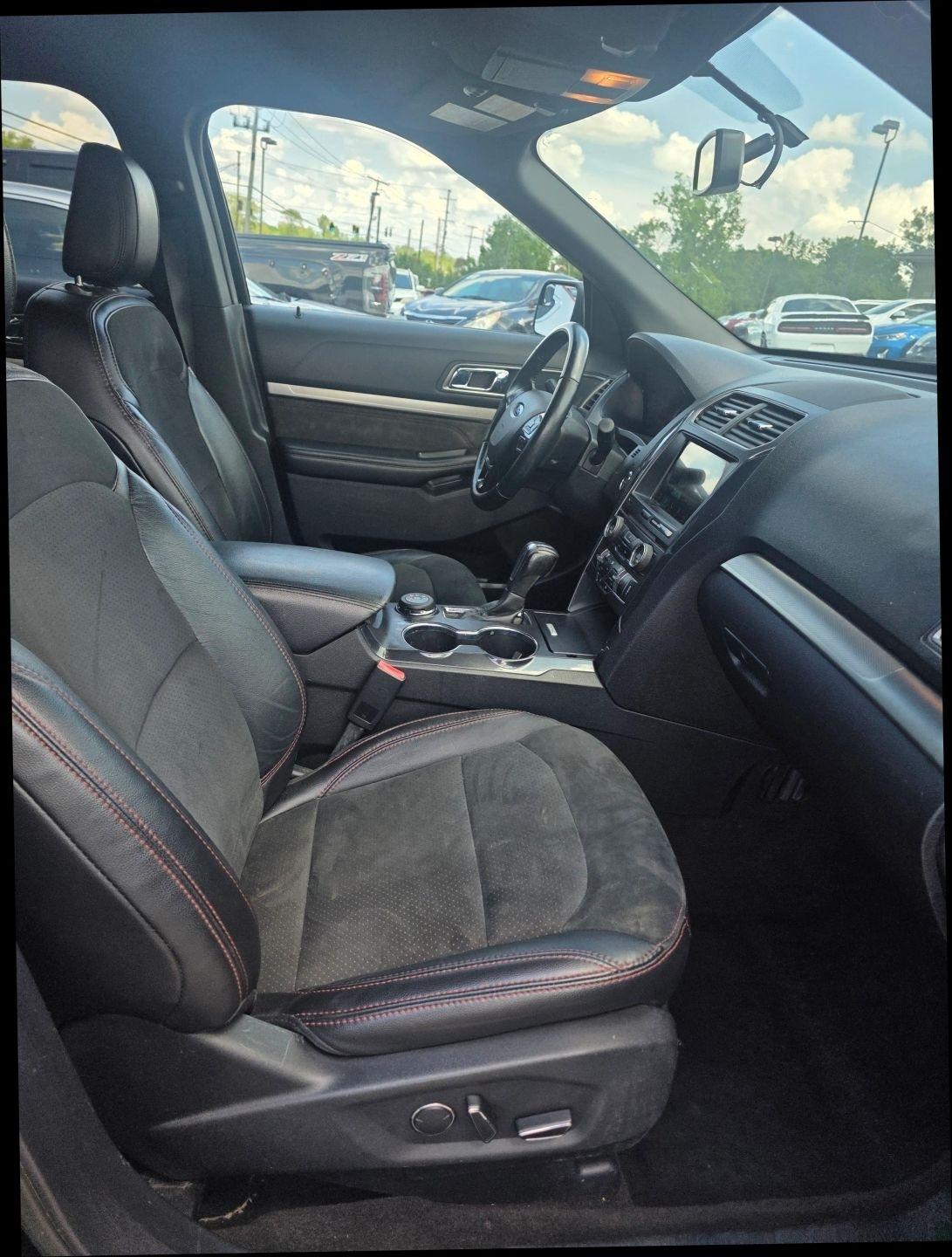Ford Explorer XLT 4WD 2018