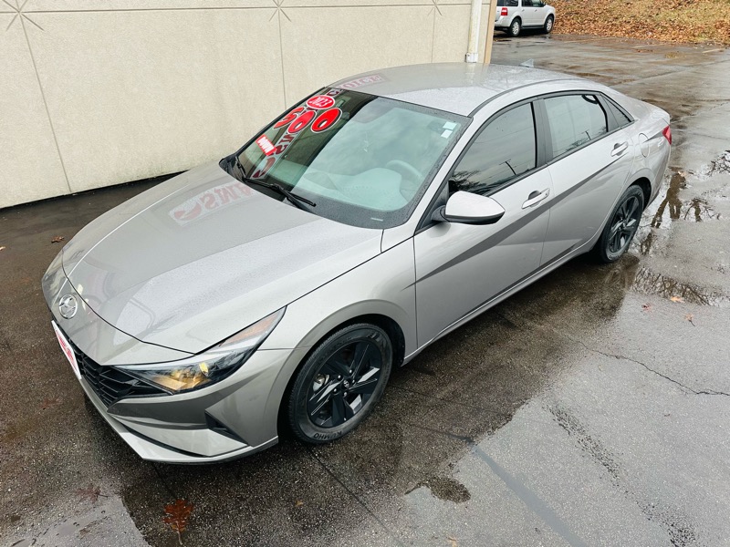 Hyundai Elantra  2023