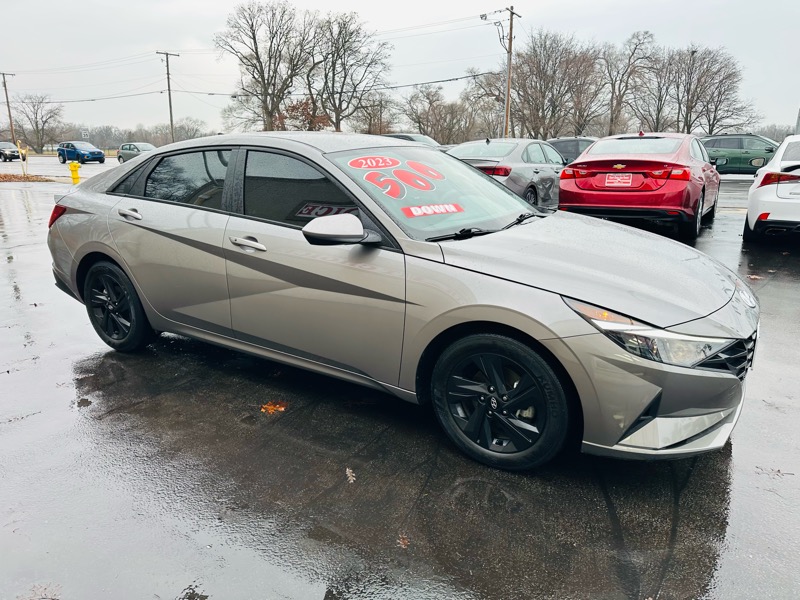 Hyundai Elantra  2023