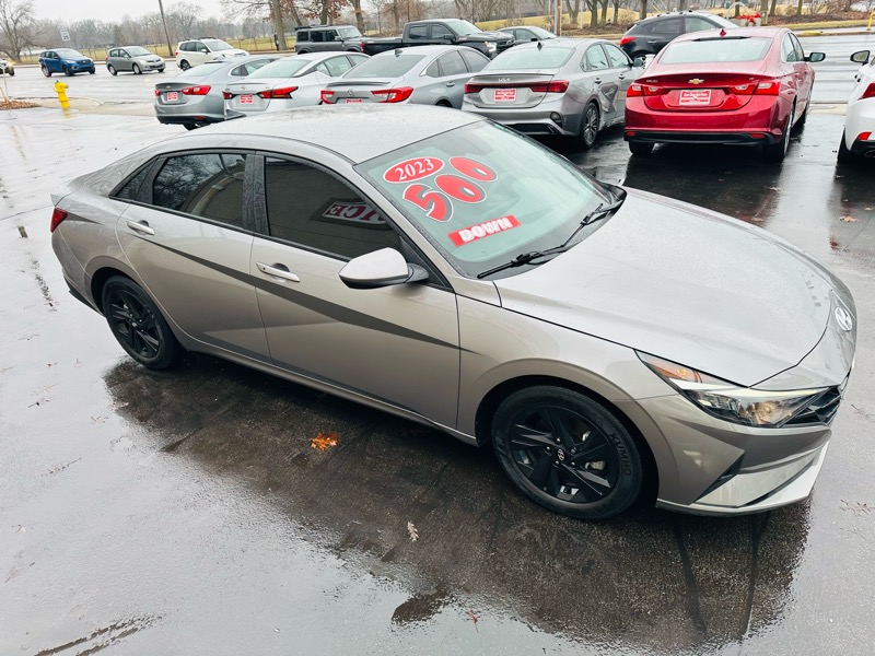 Hyundai Elantra  2023