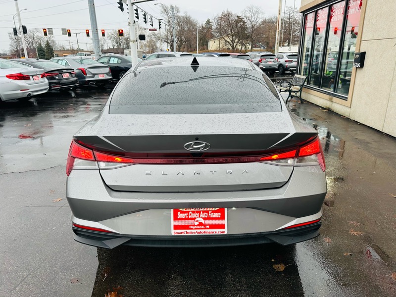 Hyundai Elantra  2023