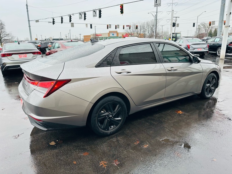 Hyundai Elantra  2023