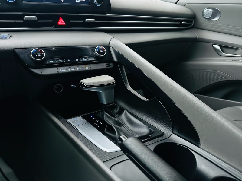 Hyundai Elantra  2023