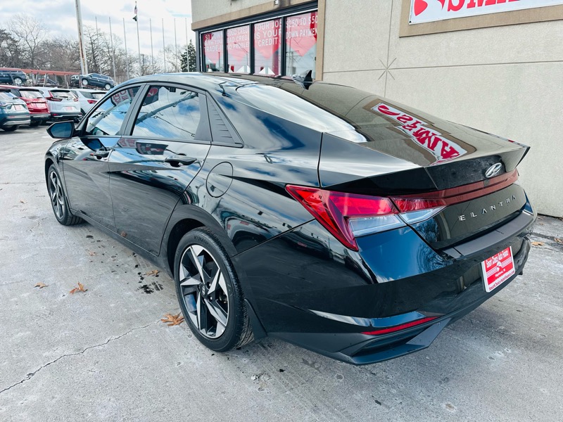 Hyundai Elantra  2023