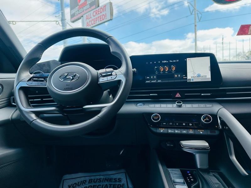 Hyundai Elantra  2023