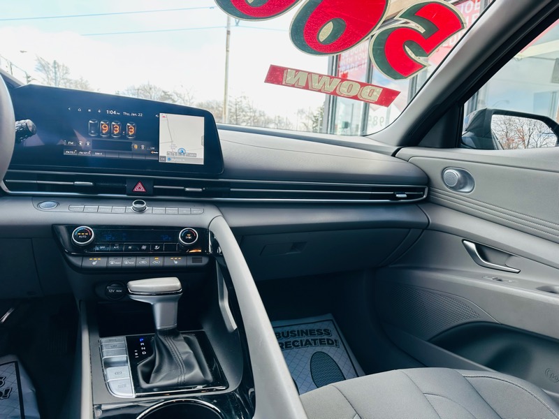 Hyundai Elantra  2023