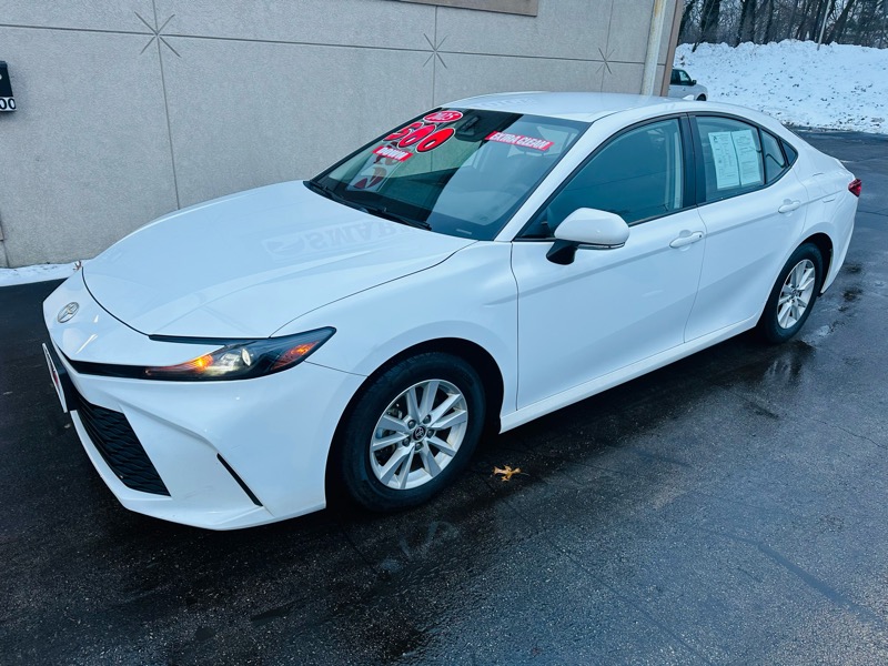 Toyota Camry Hybrid  2025