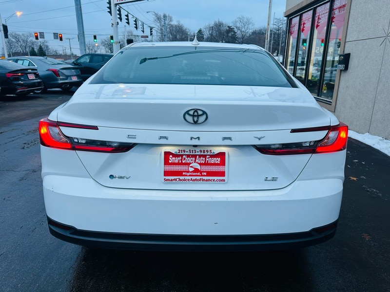 Toyota Camry Hybrid  2025