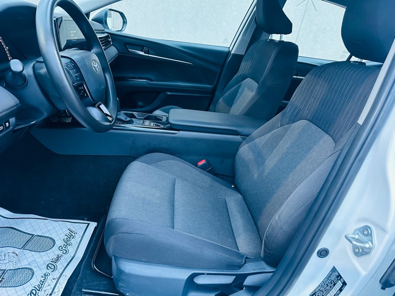 Toyota Camry Hybrid  2025